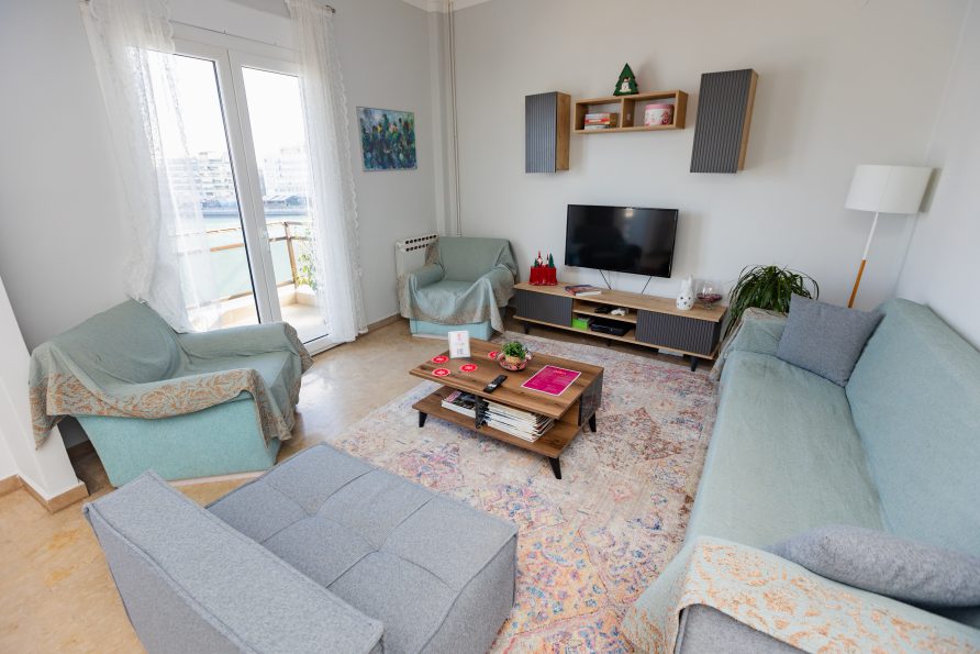 Debbies apartment by the water #1